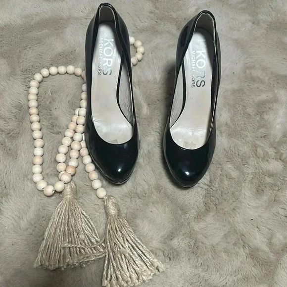 Michael KORS platform patent leather heels. - Picture 2 of 6